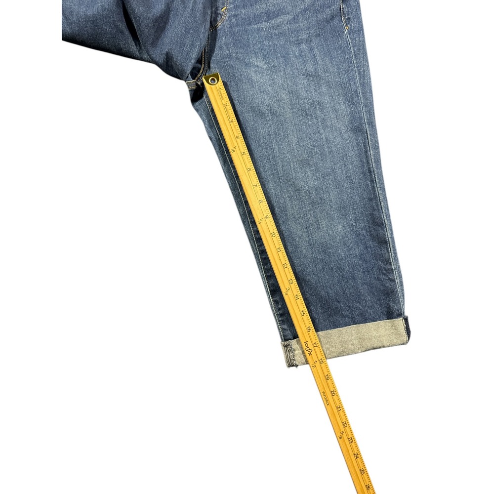 Levi's Women's Cropped Capris Jeans Blue Denim Cuffed Mid Rise Size 8 - Picture 5 of 7